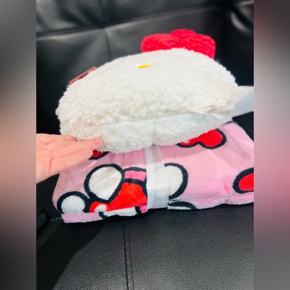 NEW HELLO KITTY NOGGINZ PILLOW & PLUSH BLANKET SET - Picture 4 of 9